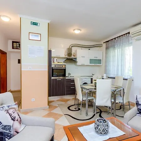 Nicol - Two-bedroom With Balcony And Sea View Apartmán Dubrovník