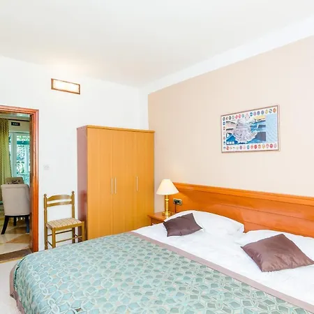 Nicol - Two-bedroom With Balcony And Sea View *
