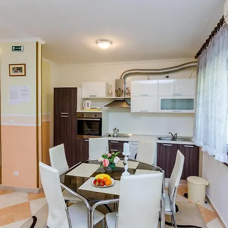 Nicol - Two-bedroom With Balcony And Sea View *
